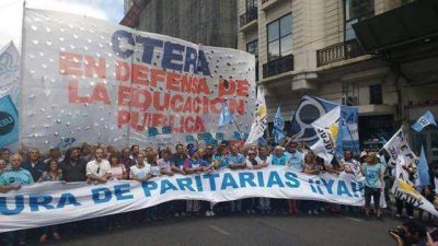 Cuevas: �Antes con el aguinaldo viaj�bamos o nos d�bamos un gusto, ahora pagamos servicios�