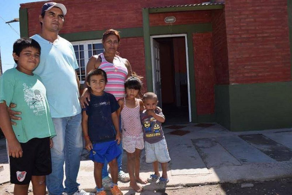Se entregaron ms de 20 viviendas sociales en La Banda y en el Departamento Banda