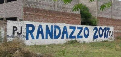 Randazzo no dio ning�n gesto, pero ya aparecen pintadas sobre su candidatura