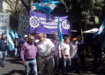 La Uni�n Obrera Metal�rgica denunci� m�s de 10 mil despidos en el sector y march� en todo el pa�s