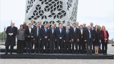 Las provincias debaten la Coparticipaci�n pero reclaman apurar la reforma impositiva