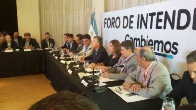 Los intendentes municipales de Cambiemos con el presidente Macri, Vidal y Durán Barba