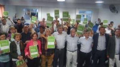 31 familias chivilcoyanas recibieron su Escritura de Regularizaci�n y t�tulos de propiedad