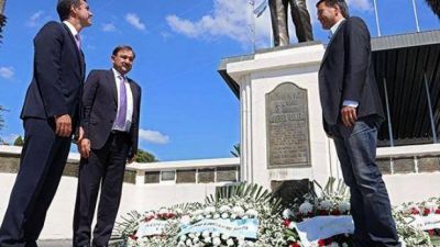 El actual gobernador estuvo en el acto conmemorativo