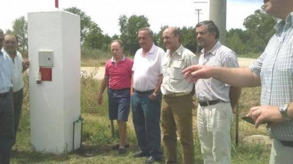 Se inaugur la obra de provisin de agua corriente para De La Canal