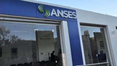 El Presidente anul� la resoluci�n que modificaba el c�lculo de jubilaciones y rechaz� cambios en el Gabinete