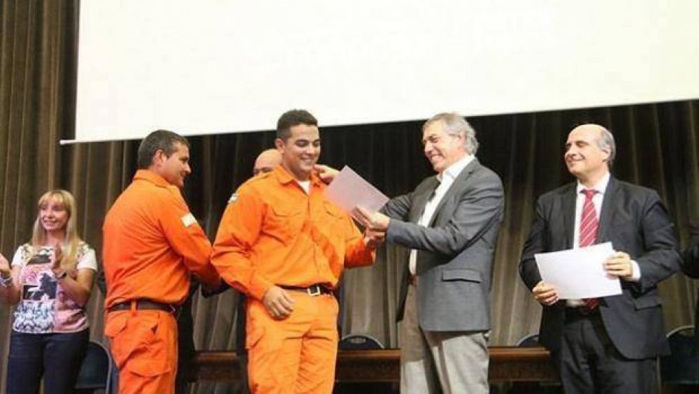La Provincia homenaje� a los 120 bomberos que colaboraron en La Pampa y Chile
