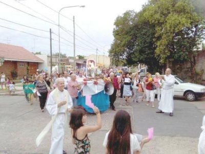 Virgen de Lourdes convoc� a fieles