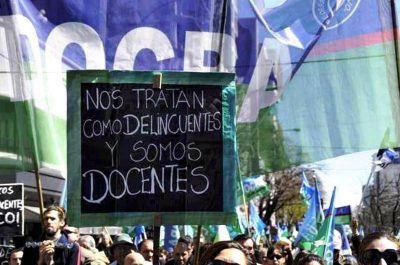 La Justicia intim� al gobierno bonaerense a devolver los descuentos por d�as de paro a los docentes