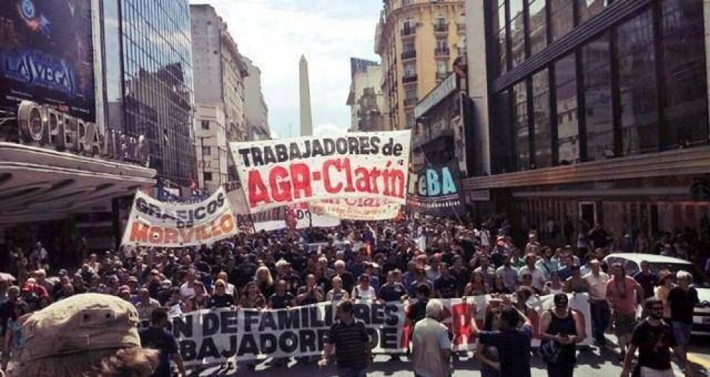 Los grficos vuelven a marchar a Plaza de Mayo contra los 380 despidos en AGR-Clarn