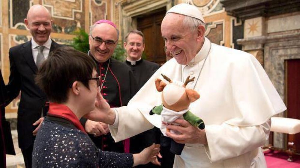 En plena interna, Francisco traslada a su máximo opositor lejos del Vaticano