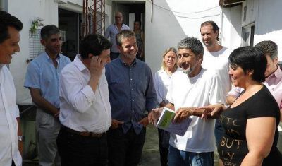 El Frente Renovador calent� motores en una recorrida por Gar�n
