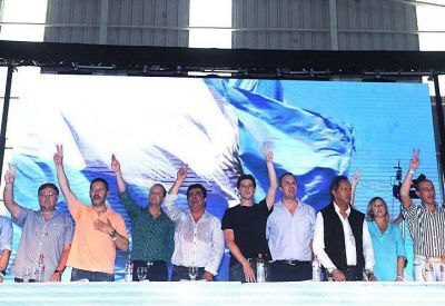 Randazzo y Dom�nguez desafiaron a Cristina con una charla de caf�