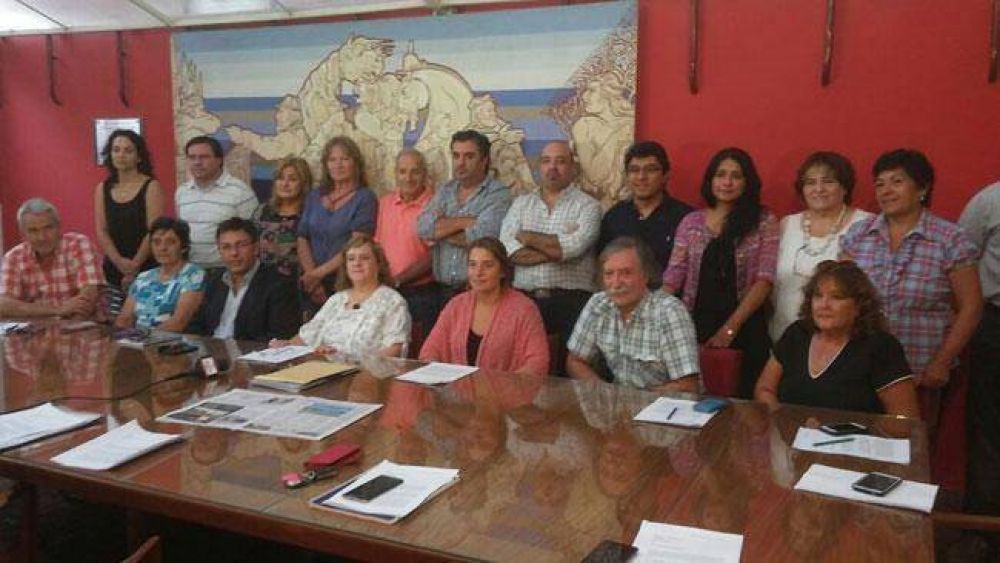 Acufero Valle Argentino: exigen al gobernador que se suspendan las perforaciones