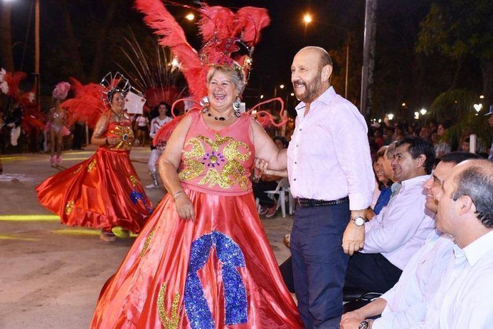 Insfrn comparti la popular fiesta del carnaval lomitense