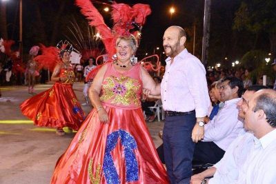 Insfr�n comparti� la popular fiesta del carnaval lomitense