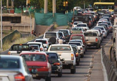 Hay demoras y quejas por las obras de los puentes de Costanera
