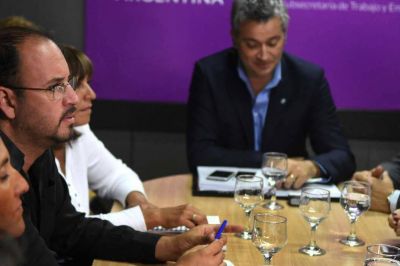 El Gobierno suma propuestas para el acuerdo docente