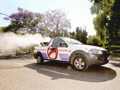 Contra el Dengue fumigan en barrios