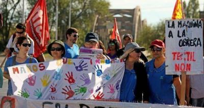 �Las leonas� de la Textil Neuqu�n siguen peleando por sus empleos