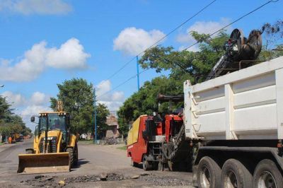 Comenz� el reasfaltado de la totalidad de la avenida 3 de Febrero