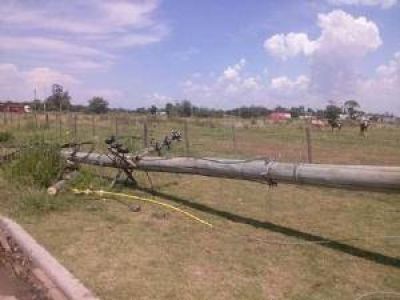A tres d�as del fuerte viento en la ciudad, a�n hab�an barrios sin energ�a el�ctrica