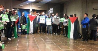 Antisemitismo. Estudiantes pro-palestinos de Dubl�n interrumpieron un discurso del embajador israel� en ese pa�s