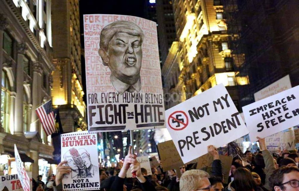 Siguen las manifestaciones contra Trump en ciudades de EEUU