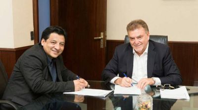 Firman convenio de obras de pavimentaci�n para Beltr�n