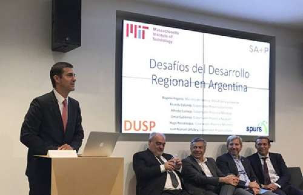 Urtubey disert� sobre Desarrollo Regional