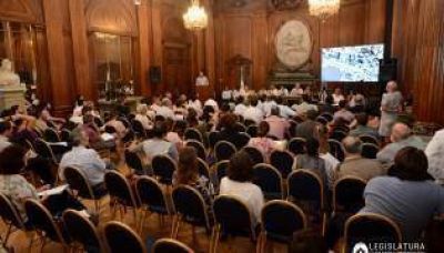 Audiencia por el Paseo del Bajo: funcionarios defendieron la obra