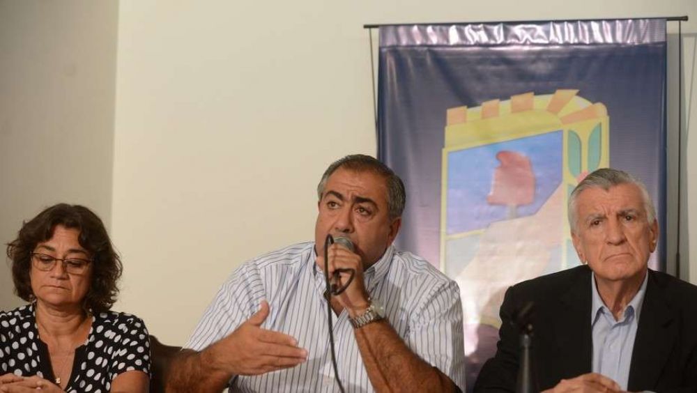 Tras la adhesi�n del PJ, Massa tambi�n se subi� a la protesta de la CGT