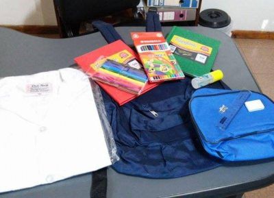 Entrega de mochilas, guardapolvos y �tiles escolares para afiliados de ATE