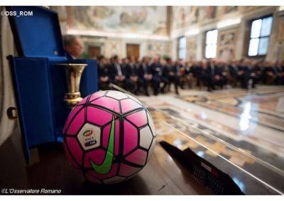 Con compa�erismo y esp�ritu de grupo es m�s f�cil obtener la victoria: el Papa al Villareal