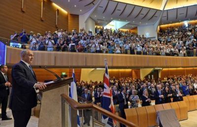 Netanyahu contin�a la visita a Australia y se enfrenta a la oposici�n local
