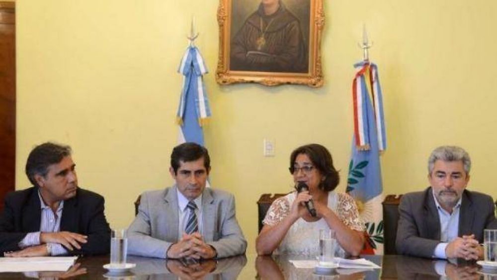 Luc�a anunci� un aumento en la ayuda escolar para los empleados p�blicos