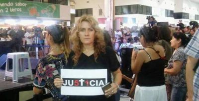 La diputada Lord�n acompa�� a los familiares de la tragedia de Once