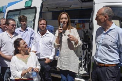 Vidal visit� cuatro municipios en una tarde y complet� el �lbum de los 135