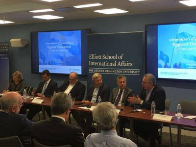 Hugo Passalacqua destac� las virtudes de Misiones en la Universidad George Washington