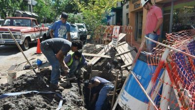 Arreglaron el ca�o que hab�a roto una m�quina y los 3 barrios ya tienen agua