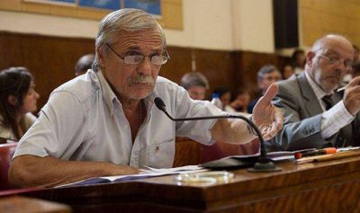 Daniel Rodr�guez: �Es una verg�enza que EDEA tenga s�lo un centro de atenci�n al p�blico�.