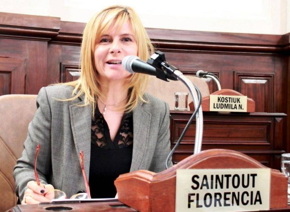 Saintout: Tenemos el compromiso de hacer de La Plata un lugar donde entren todos y todas