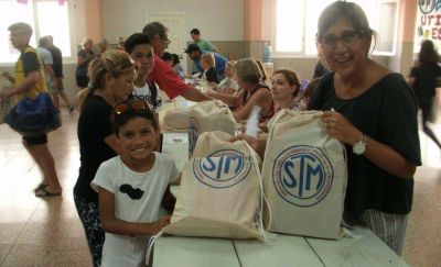 El Sindicato de Trabajadores Municipales empez� a entregar los �tiles escolares