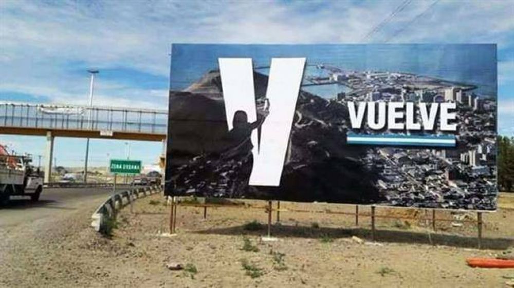 Vuelve Cristina? La historia detrs del cartel plantado en Comodoro Rivadavia