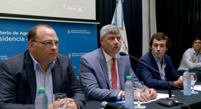 En medio de la pol�mica por el pan, Buryaile anunci� la mayor cosecha de trigo de la historia