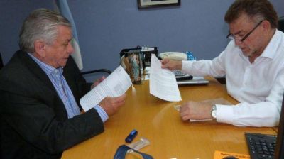 El Intendente Infante logr� acordar el financiamiento para la pavimentaci�n de calles en barrios de la ciudad