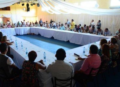 Adolfo propuso crear un fondo para los nuevos planes de vivienda