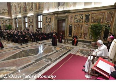 Sean compa�eros de viaje de toda persona y en toda situaci�n con su testimonio y apoyo, el Papa a los p�rrocos