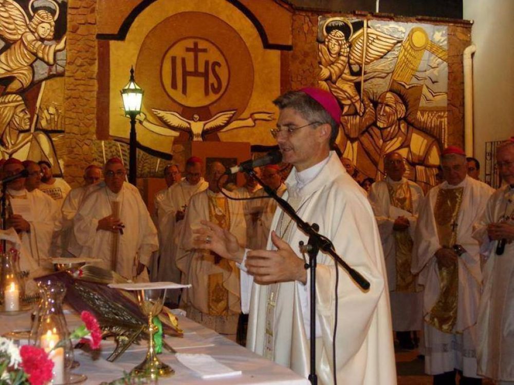 Mons. Montini asumi como obispo de Santo Tom y llam a ser 