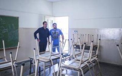 El Intendente Abella supervis� las obras en la Escuela 16 de Campana